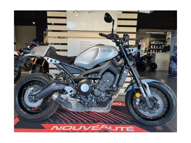 YAMAHA XSR 900