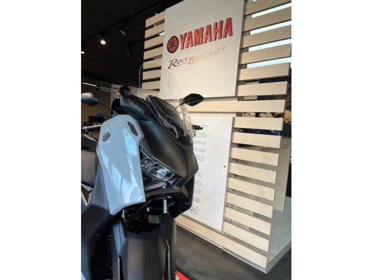 YAMAHA XMAX 300 Tech Max